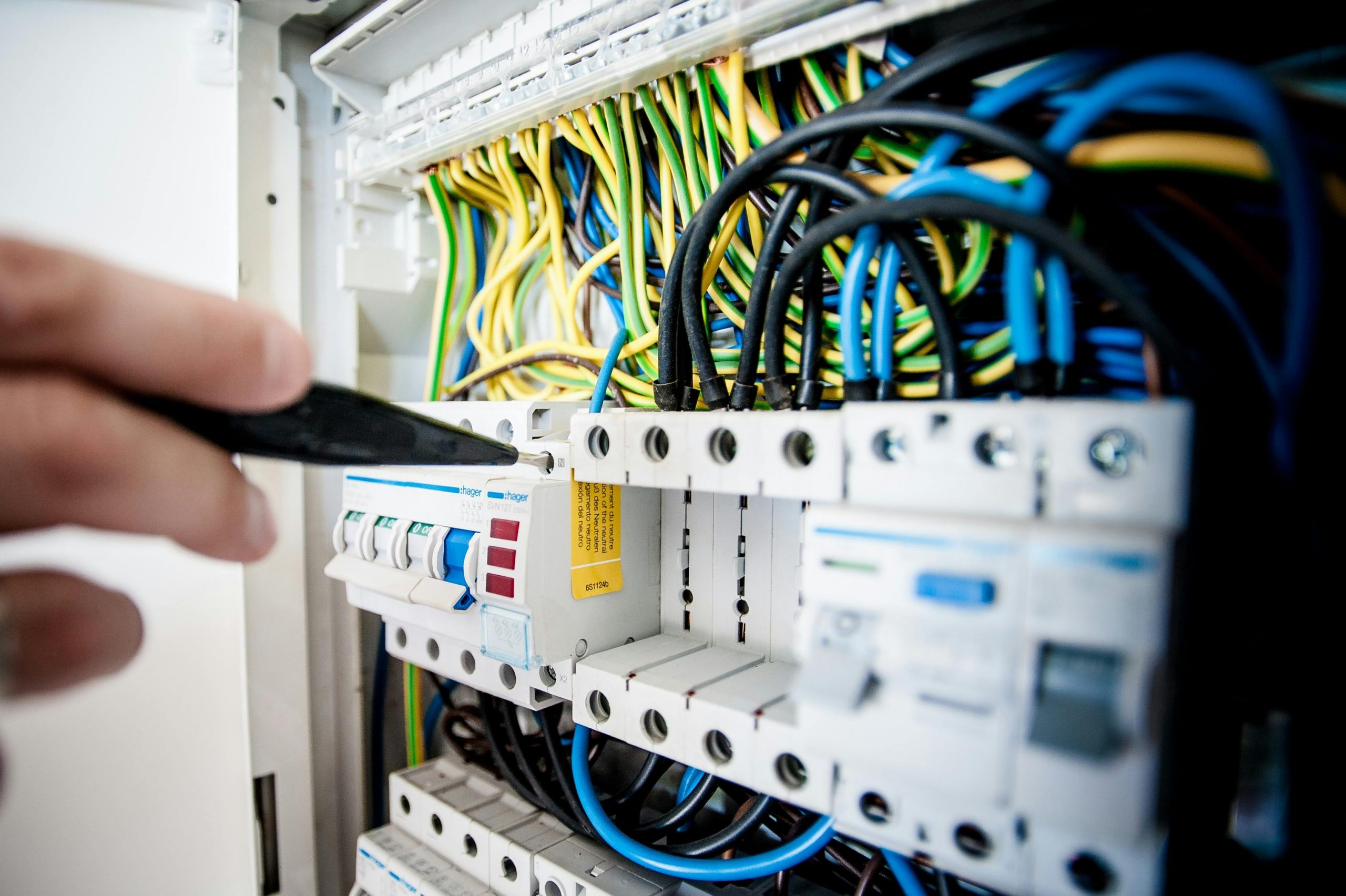 electricidad particulares y comunidades en Menorca